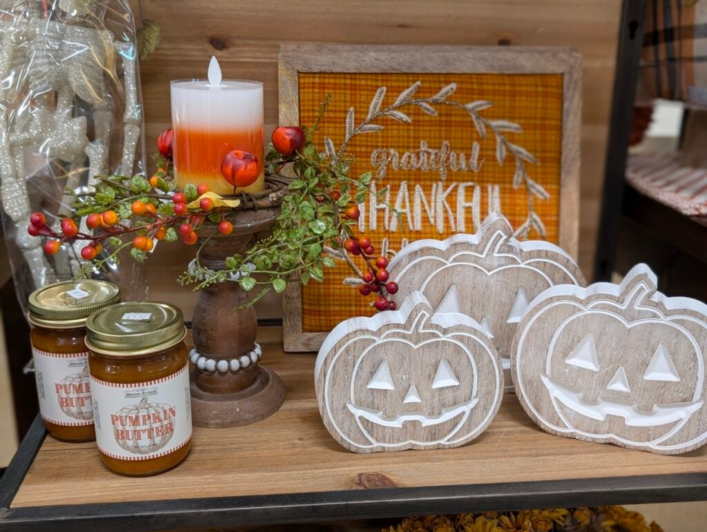 Autumn decor with pumpkin butter and grateful sign.